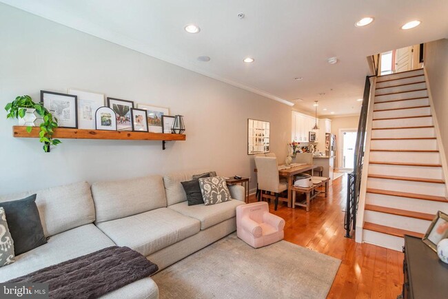 property at 1404 E Oxford St