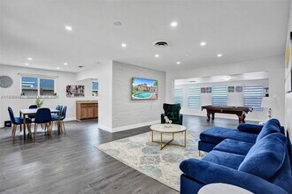 2011 N 49th Ave in Hollywood, FL - Building Photo - Building Photo