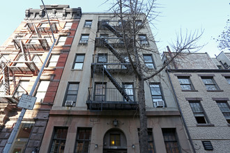 161 W 10th St in New York, NY - Foto de edificio - Building Photo