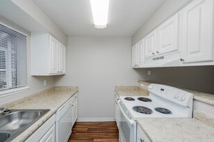 Foster Commons in Tukwila, WA - Building Photo