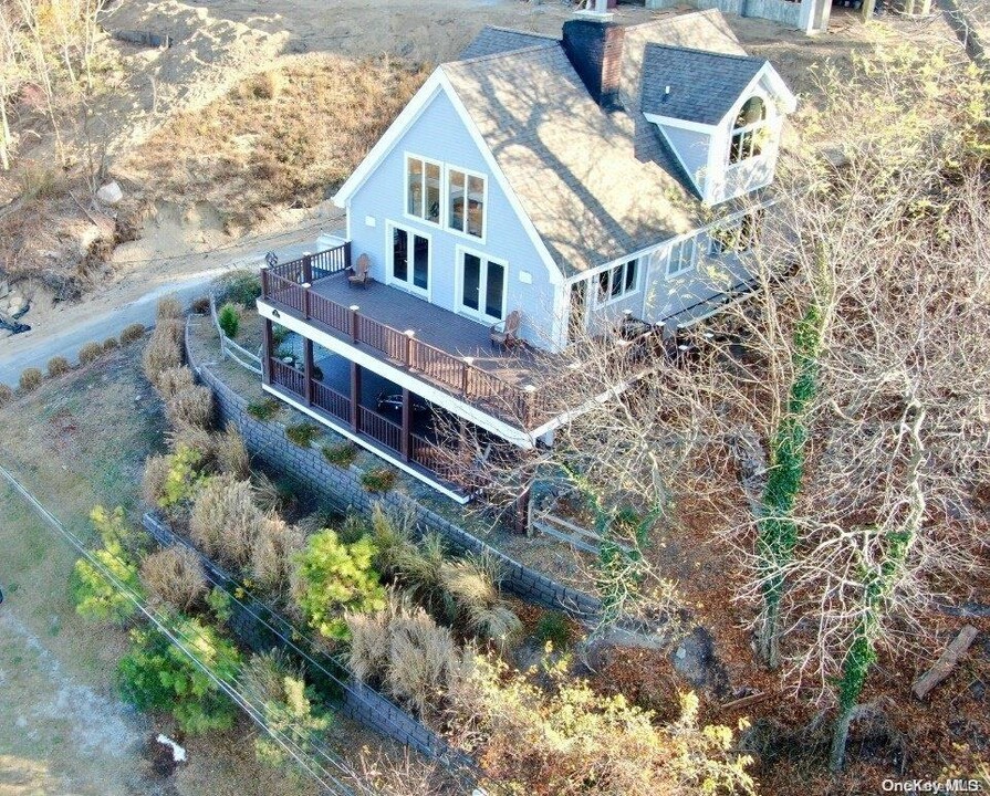 219 Shore Rd in Mount Sinai, NY - Building Photo