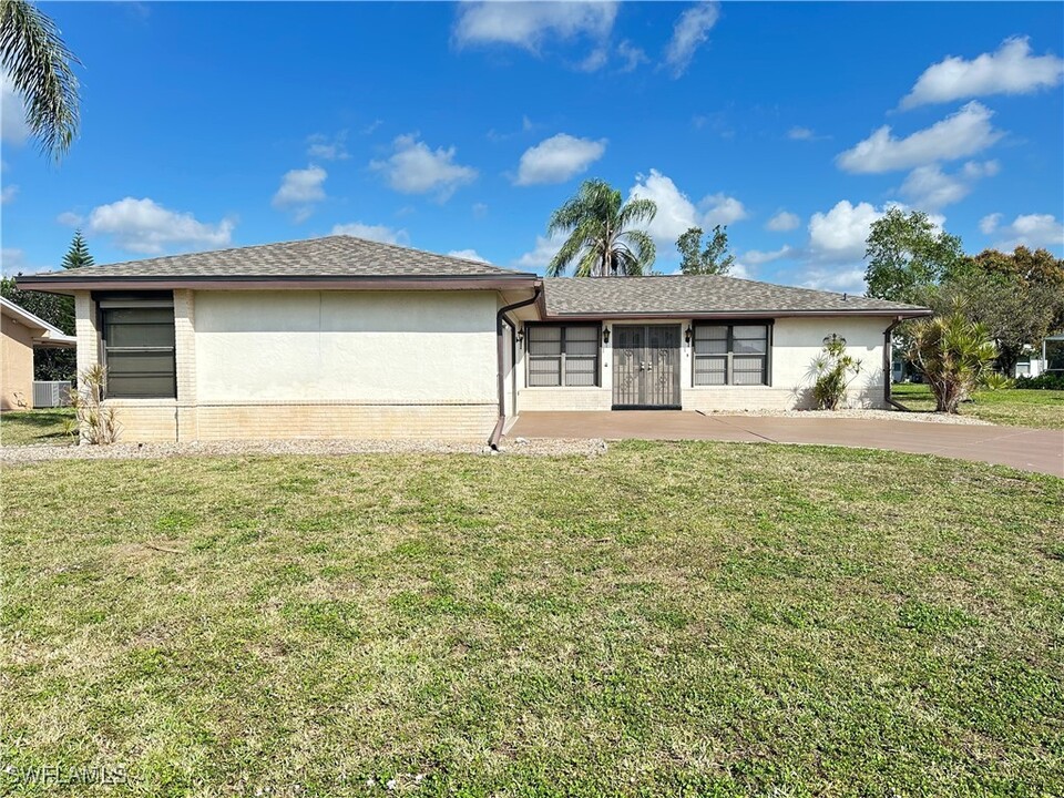 205 Gateside St in Lehigh Acres, FL - Building Photo