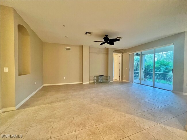 7844 Clemson St in Naples, FL - Foto de edificio - Building Photo