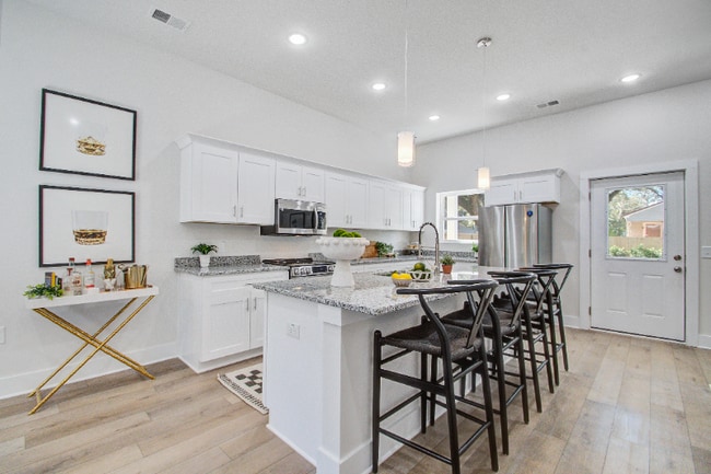 5739 Murray Dr in Hanahan, SC - Building Photo - Building Photo