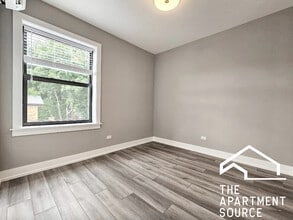 3953 N Janssen Ave, Unit E1 in Chicago, IL - Building Photo - Building Photo