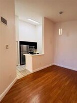 2810 N Oakland Forest Dr, Unit 308 in Oakland Park, FL - Building Photo