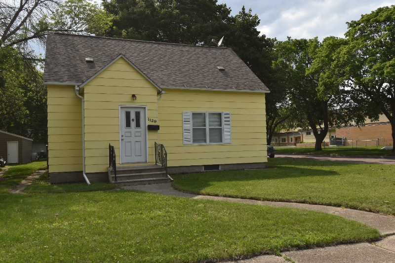 1129 N Elm St in Fairmont, MN - Building Photo