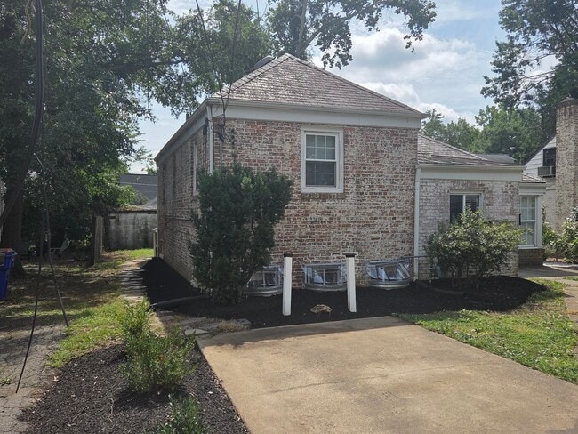 7307 Dickinson Ave in College Park, MD - Building Photo - Building Photo