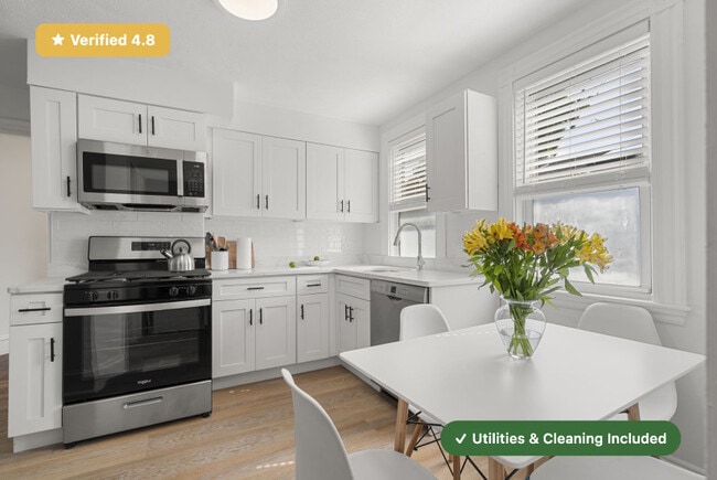 Furnished Bedroom in Jamaica Plain in Boston, MA - Foto de edificio - Building Photo