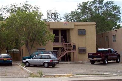 117 General Arnold NE in Albuquerque, NM - Foto de edificio