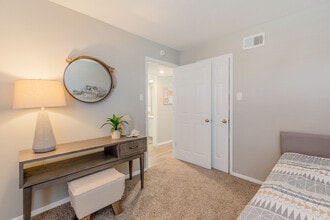 Pinehurst Place Apartments in Mesquite, TX - Foto de edificio - Building Photo