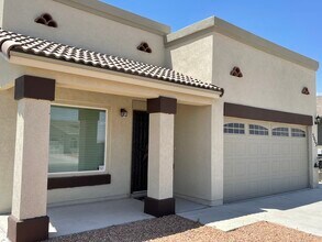 5013 Joe Castillo St in El Paso, TX - Building Photo - Building Photo
