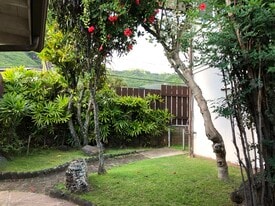 2349 Palolo Ave in Honolulu, HI - Building Photo