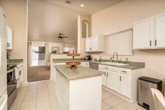 1762 E Sycamore Rd in Casa Grande, AZ - Building Photo - Building Photo