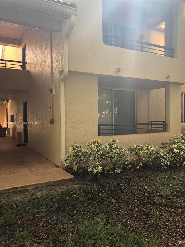 631 Lyons Rd in Coconut Creek, FL - Building Photo - Building Photo