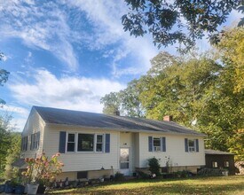 2100 Little Meadow Rd in Guilford, CT - Building Photo - Building Photo