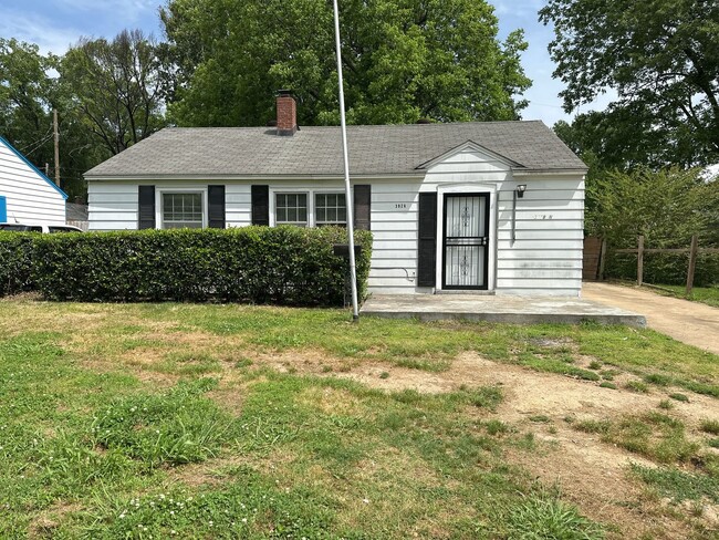 property at 3928 N Rossiland Cir