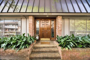 6456 Bayou Glen Rd in Houston, TX - Building Photo