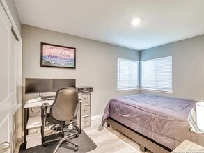 5550 Rangeland in San Antonio, TX - Foto de edificio - Building Photo