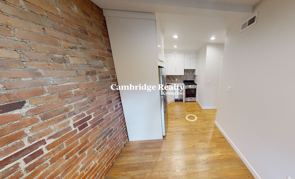 2 Belvidere Pl, Unit 2T in Cambridge, MA - Building Photo