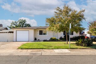 6900 McQuillan Cir in Sacramento, CA - Building Photo