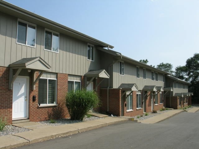 Matterhorn Townhomes in Kalamazoo, MI - Foto de edificio