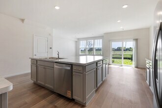 2260 Horseshoe Cir in Naperville, IL - Building Photo - Building Photo