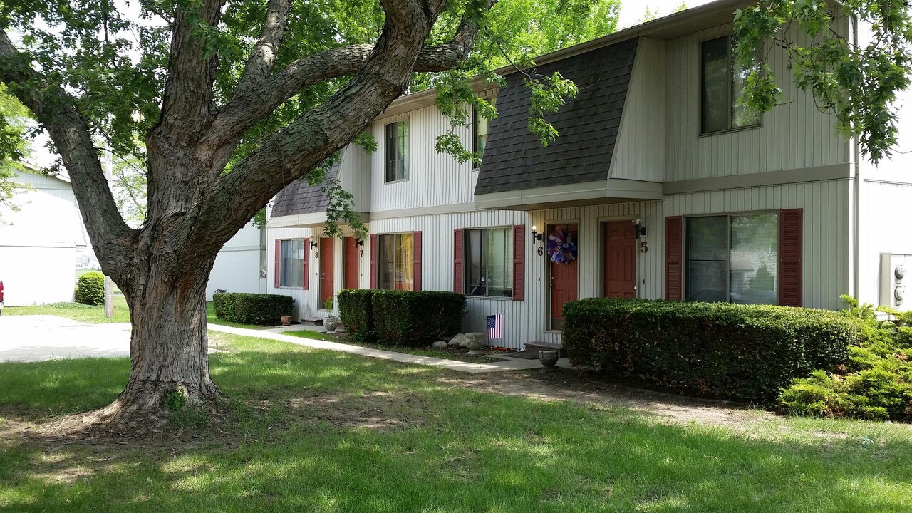 1904 Karen Ct in Champaign, IL - Building Photo