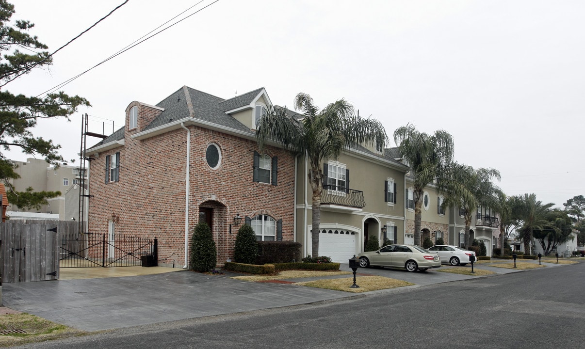 1500 Live Oak St in Metairie, LA - Building Photo