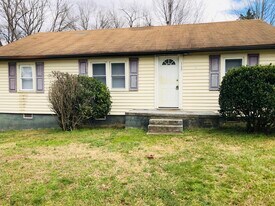 112 S New St in Eden, NC - Building Photo