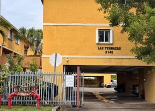 2145 NW 19th Terrace in Miami, FL - Building Photo - Building Photo