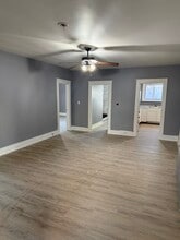 552 S Main St, Unit First floor in Manchester, NH - Foto de edificio - Building Photo