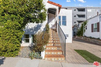 8827 Betty Way in West Hollywood, CA - Building Photo - Building Photo
