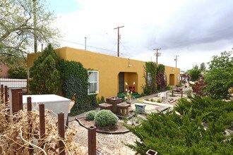 3301 4th St NW in Albuquerque, NM - Foto de edificio - Building Photo