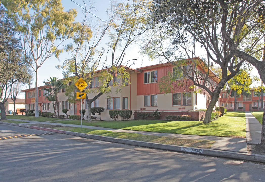 6810-6830 Heliotrope Ave in Bell, CA - Foto de edificio