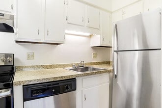 Wexford Village in Worcester, MA - Foto de edificio - Interior Photo
