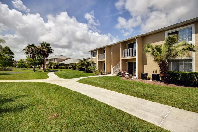 River Park Place Apartments in Vero Beach, FL - Building Photo - Building Photo