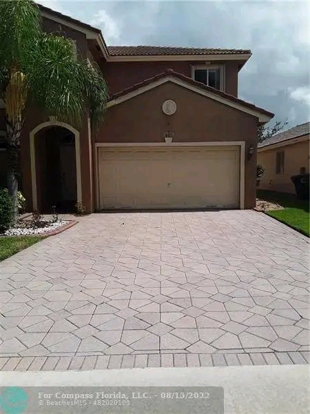 4015 Banyan Trails Dr in Coconut Creek, FL - Building Photo