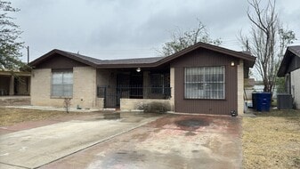 713 Lariat Loop in Laredo, TX - Building Photo