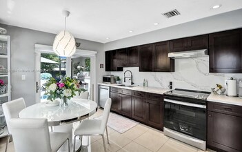 1001 NE 17th Ct in Fort Lauderdale, FL - Foto de edificio - Building Photo