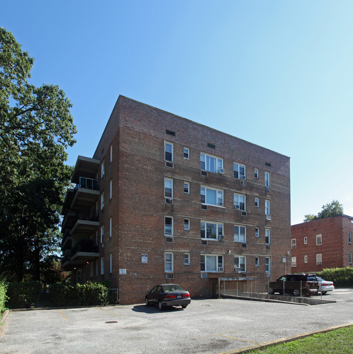 160 Guy Lombardo Ave in Freeport, NY - Building Photo