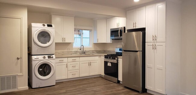 1158 98th Ave, Unit 1158 98th in Oakland, CA - Building Photo - Building Photo