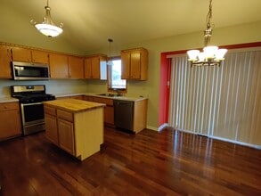 7810 Brookside Glen Dr in Tinley Park, IL - Building Photo - Building Photo