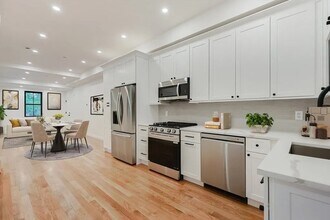 12 George St, Unit Residence at Royall Park in Medford, MA - Foto de edificio - Building Photo