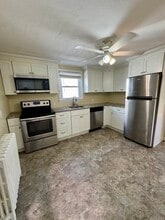 56 Allen St in Windsor, CT - Building Photo - Building Photo