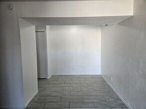 2415 W Hazelwood St in Phoenix, AZ - Foto de edificio - Building Photo