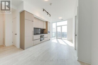 10 Graphophone Grv in Toronto, ON - Building Photo - Building Photo