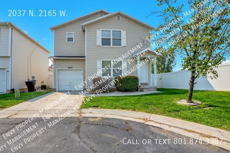 2037 N 2165 W in Clinton, UT - Building Photo