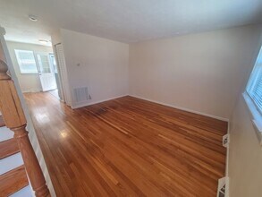 174 Pine St, Unit 7 in Holbrook, MA - Building Photo - Building Photo
