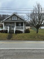 3129 Mount Morris Rd in Waynesburg, PA - Building Photo